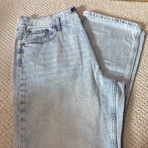 Aeropostale women’s  Light Wash Relaxed Jeans